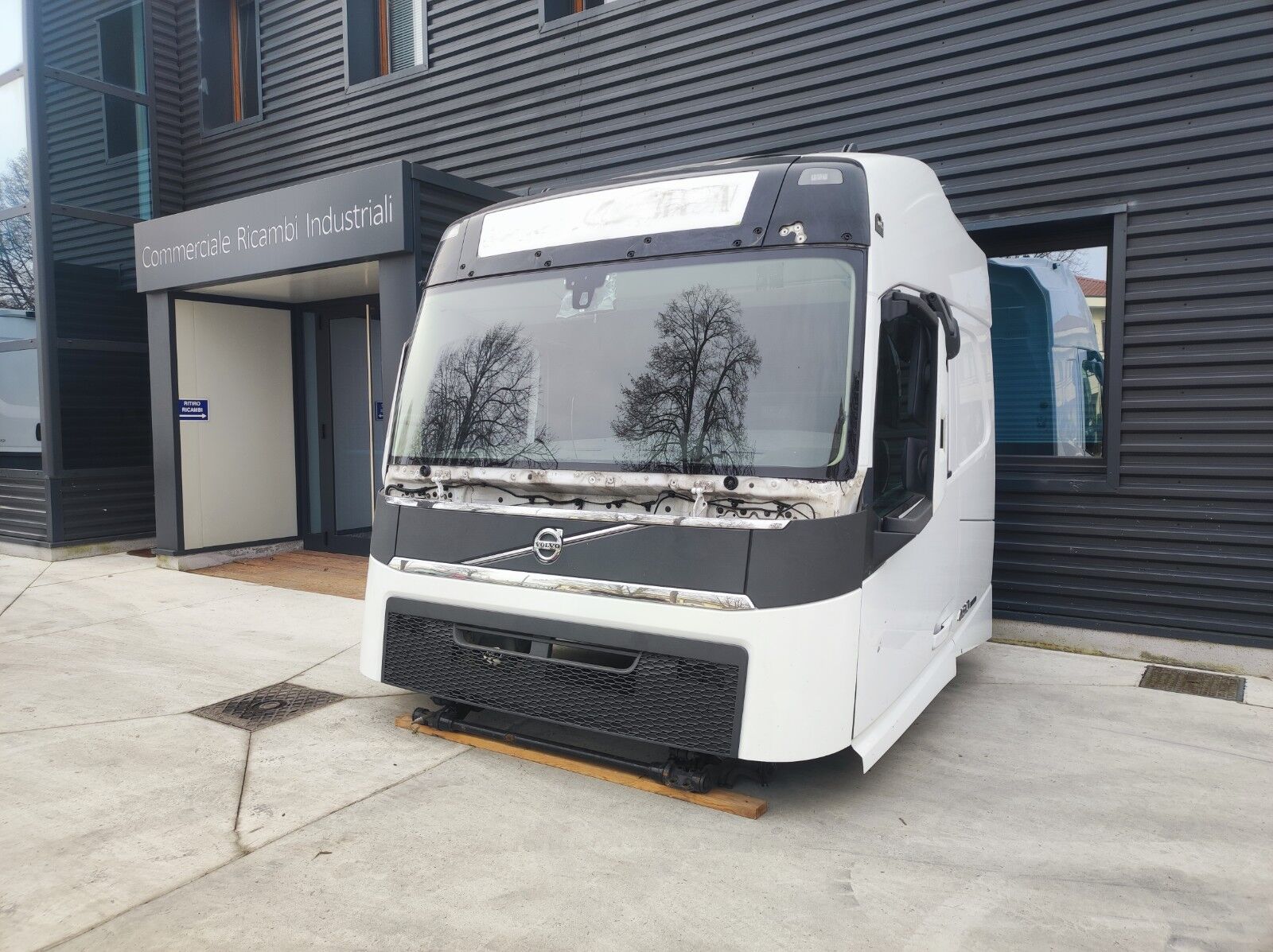 VOLVO Globetrotter (NO XL) L2 H2 cabin VOLVO FH truck tractor