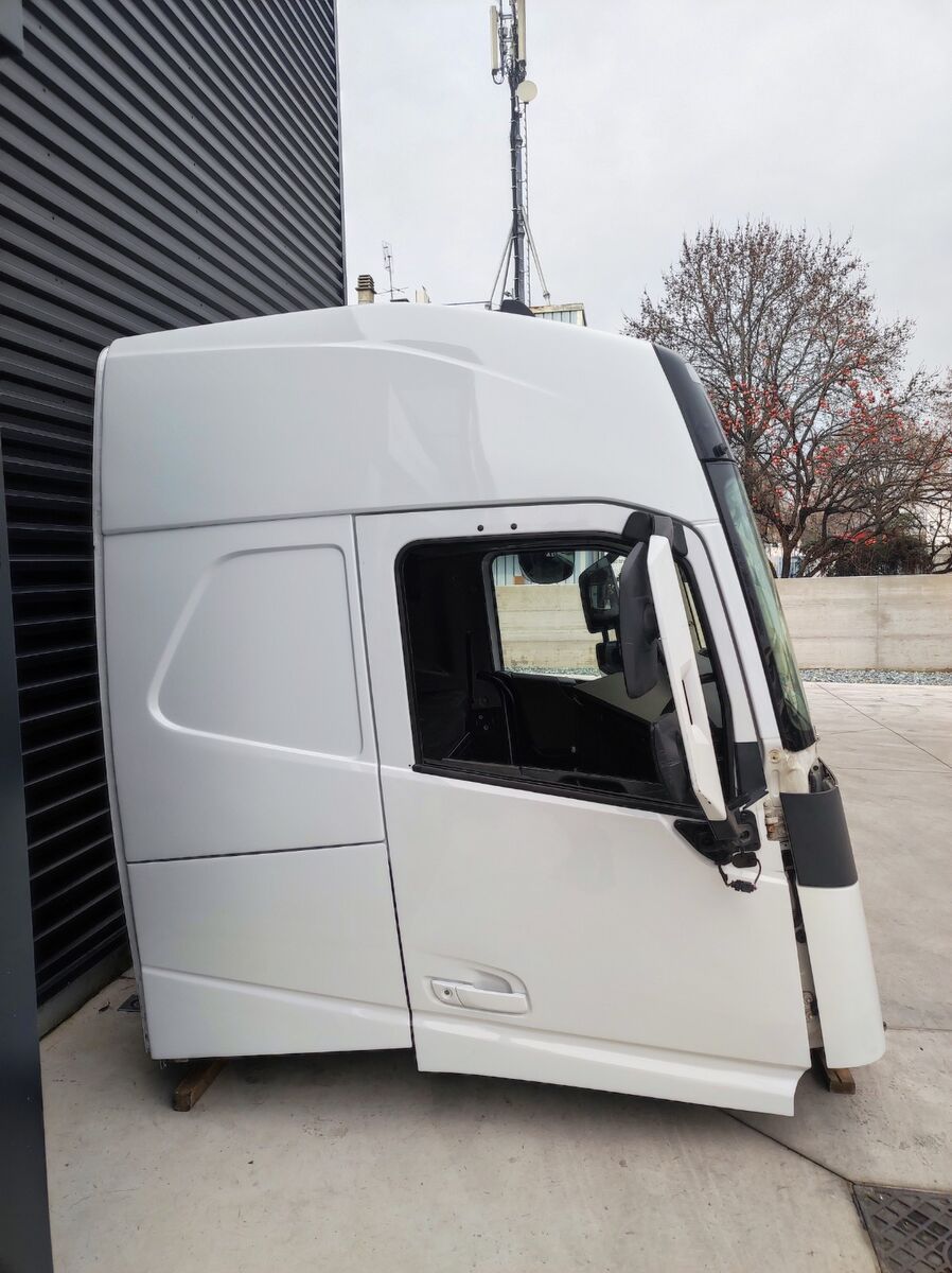 VOLVO Globetrotter (NO XL) L2 H2 cabin VOLVO FH truck tractor
