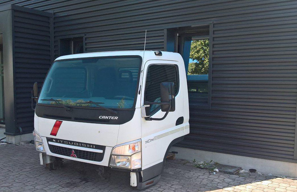 MITSUBISHI CANTER FUSO FAHRERHAUS cabin MITSUBISHI "C" LARGE truck