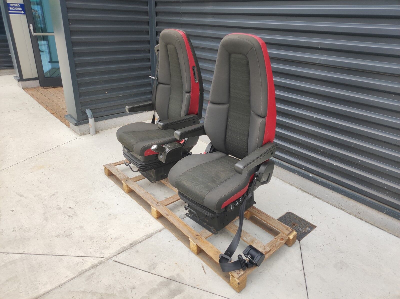 VOLVO driver + passenger seat VOLVO FH4 - FH13 FH16 E6 truck