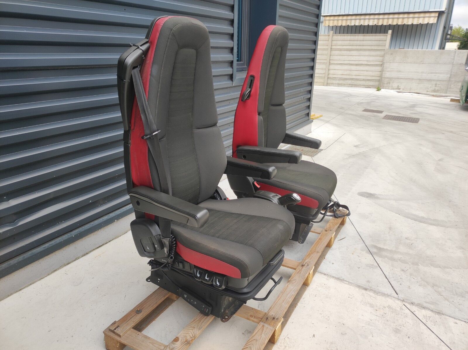 VOLVO driver + passenger seat VOLVO FH4 - FH13 FH16 E6 truck