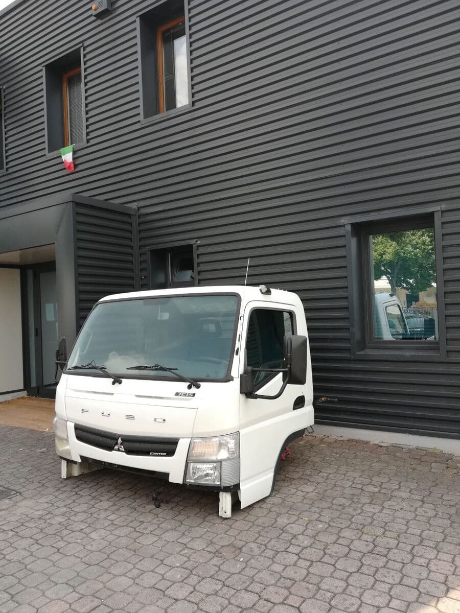 MITSUBISHI FUSO LARGE VERSION cabin Mitsubishi Fuso "C" MODEL truck