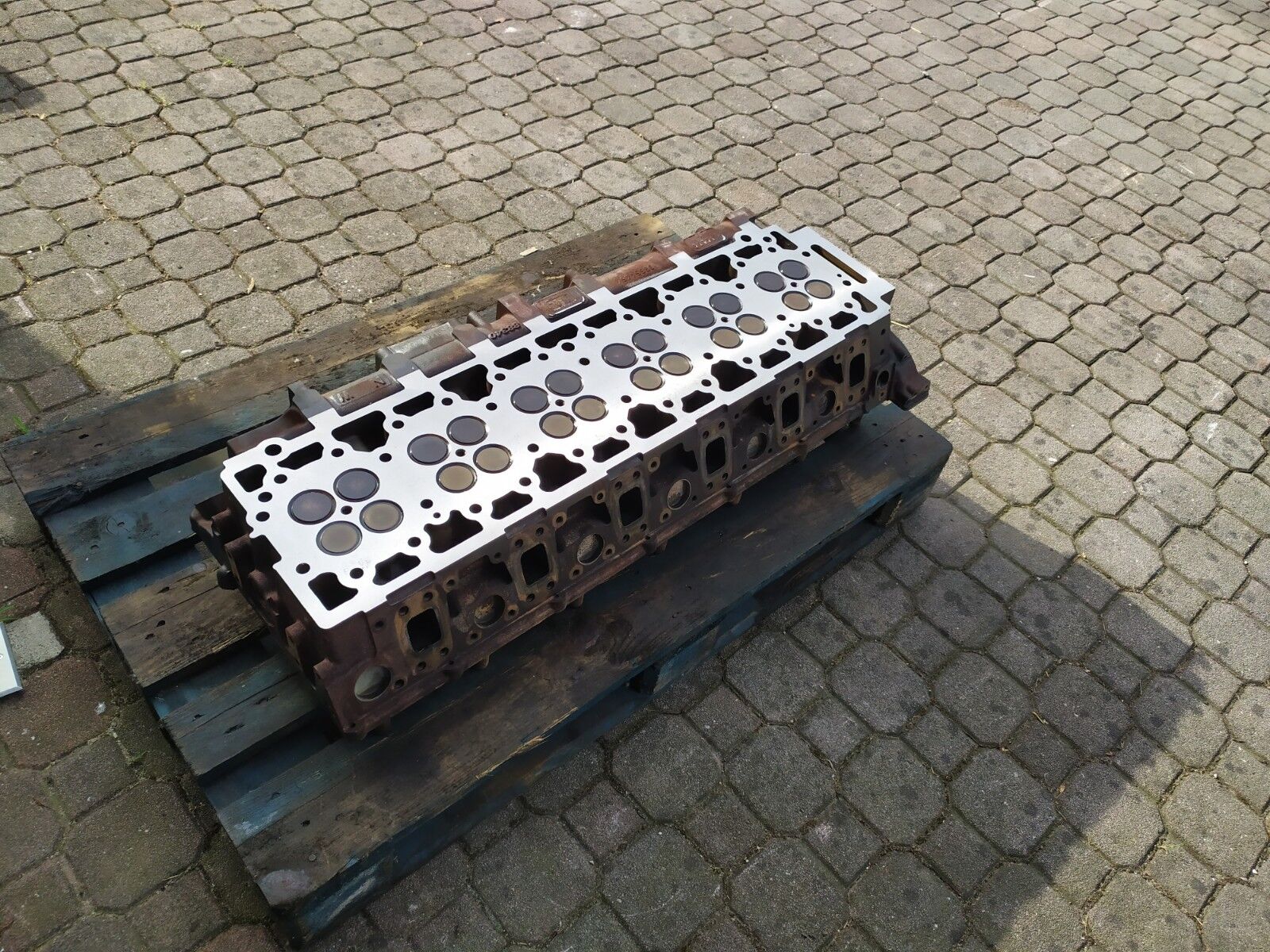 DAF EURO 6 - E6 cylinder head DAF XF106 CF86 truck