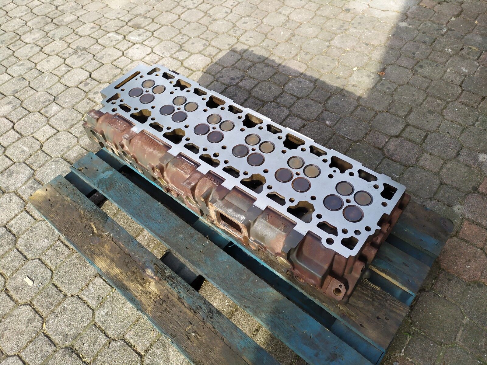 DAF EURO 6 - E6 cylinder head DAF XF106 CF86 truck