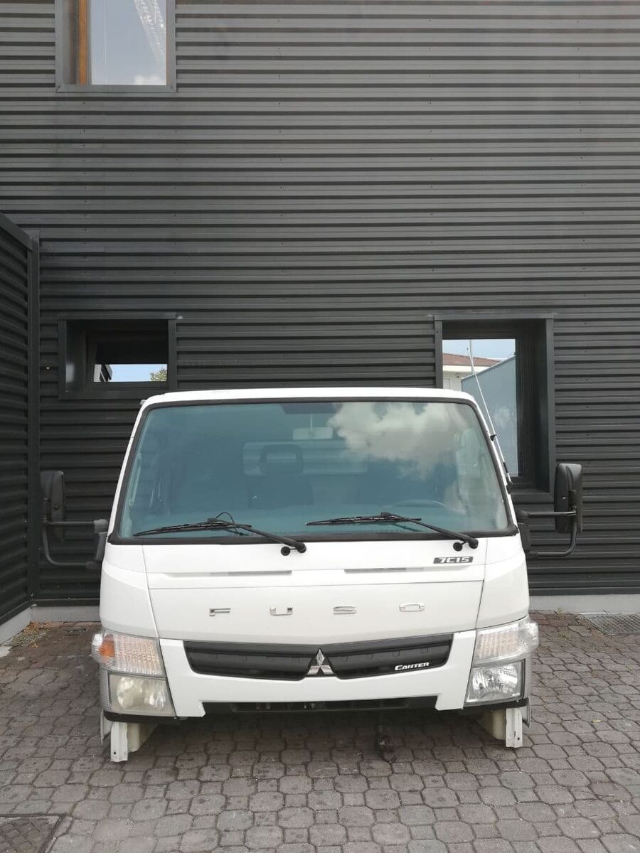 MITSUBISHI LARGE VERSION cabin Mitsubishi Fuso FUSO "C" commercial vehicle - light truck