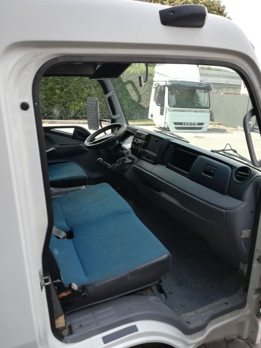 MITSUBISHI LARGE VERSION cabin Mitsubishi Fuso FUSO "C" commercial vehicle - light truck