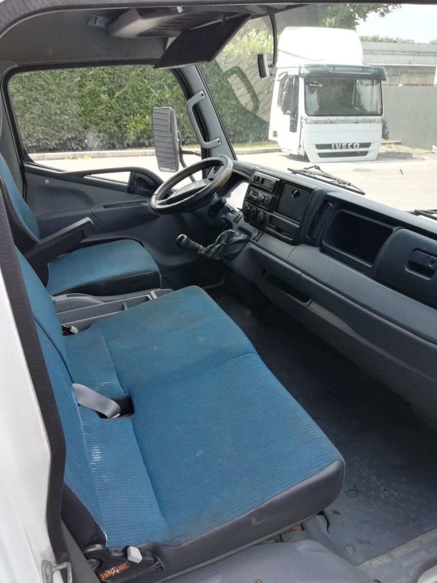 MITSUBISHI LARGE VERSION cabin Mitsubishi Fuso FUSO "C" commercial vehicle - light truck