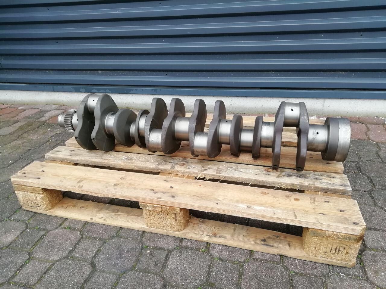 DAF 1291804 1653898 crankshaft DAF XF95 480 hp / PS Euro 3 truck