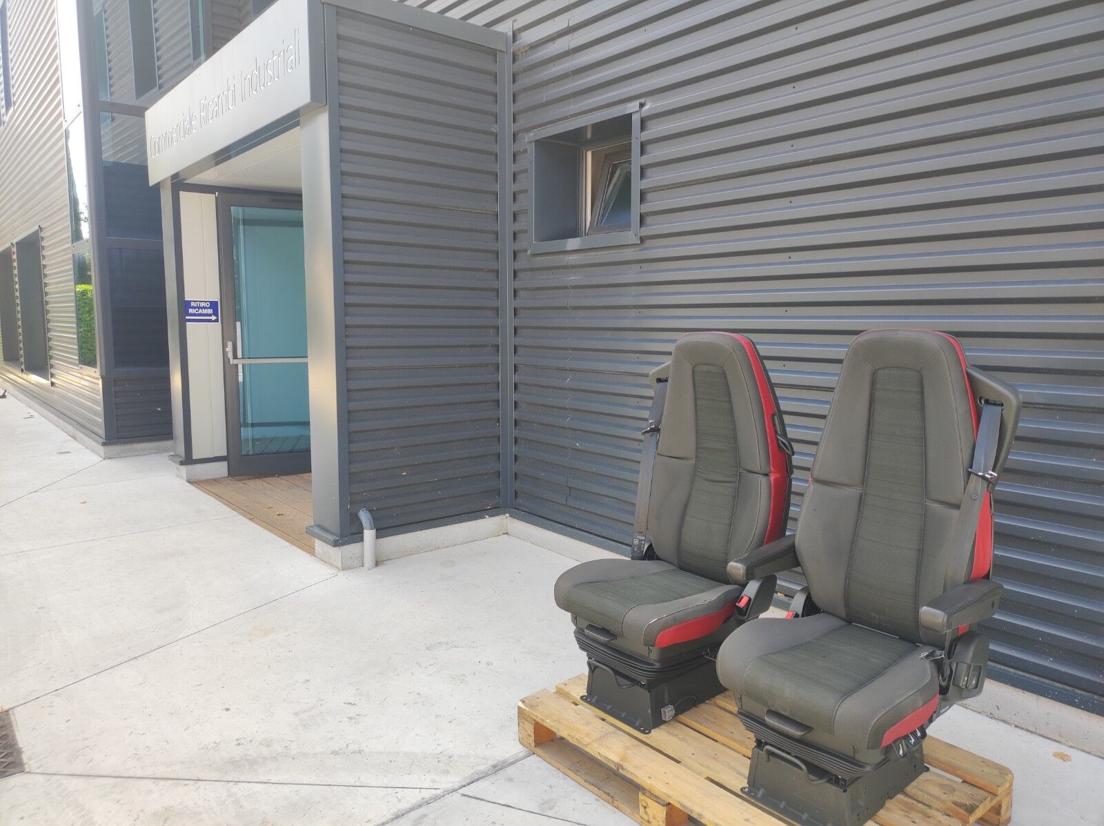 VOLVO driver + passenger seat VOLVO FH4 E6 truck