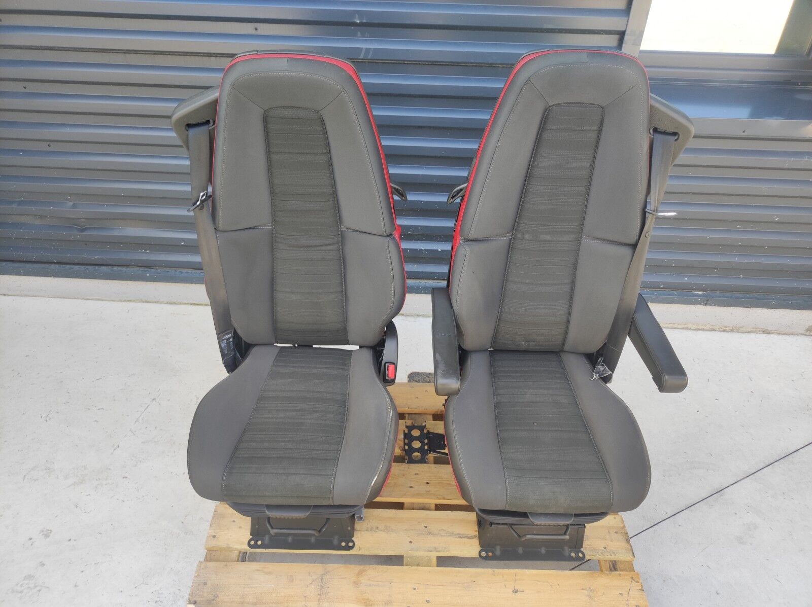 VOLVO driver + passenger seat VOLVO FH4 E6 truck
