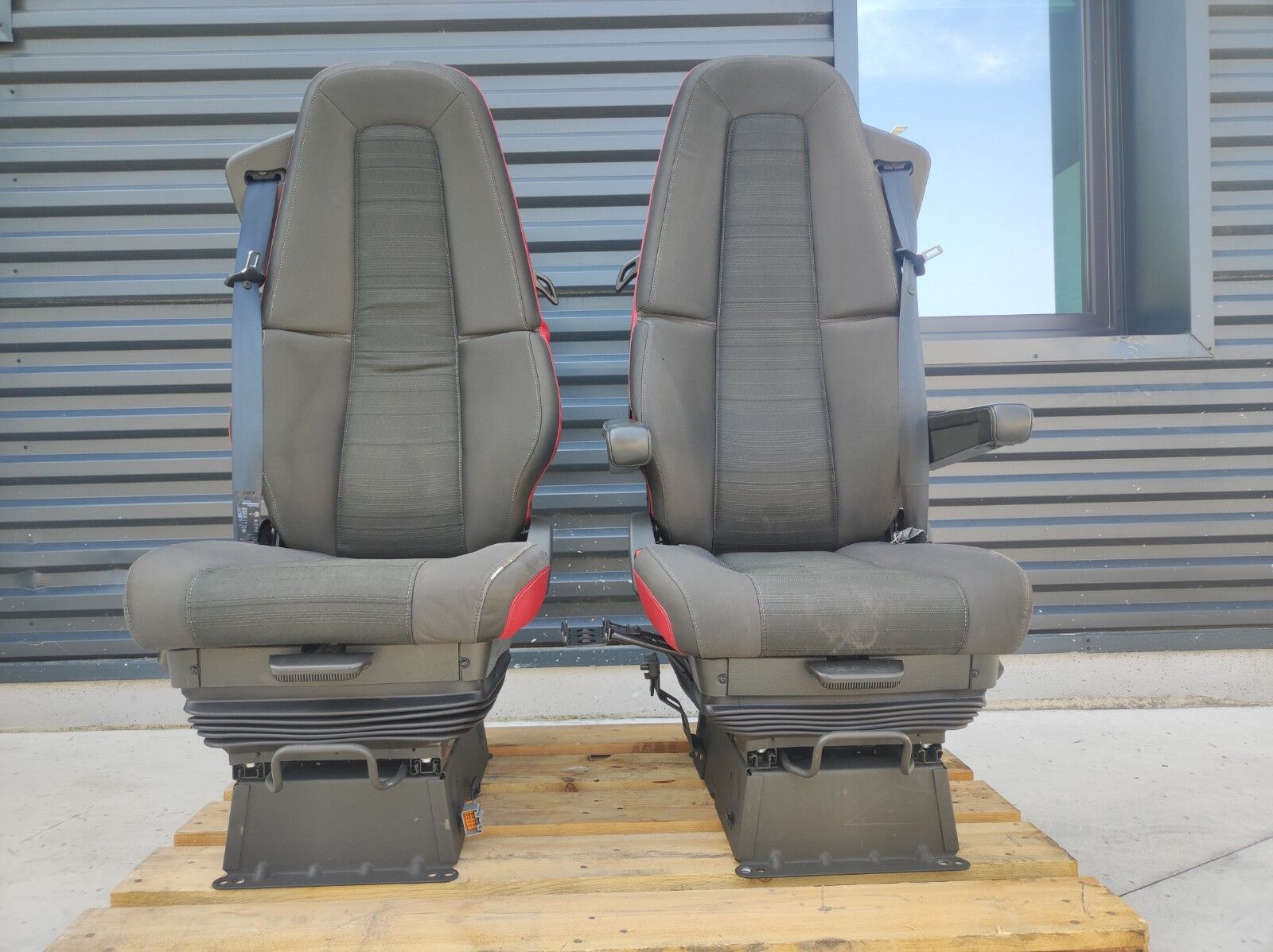 VOLVO driver + passenger seat VOLVO FH4 E6 truck