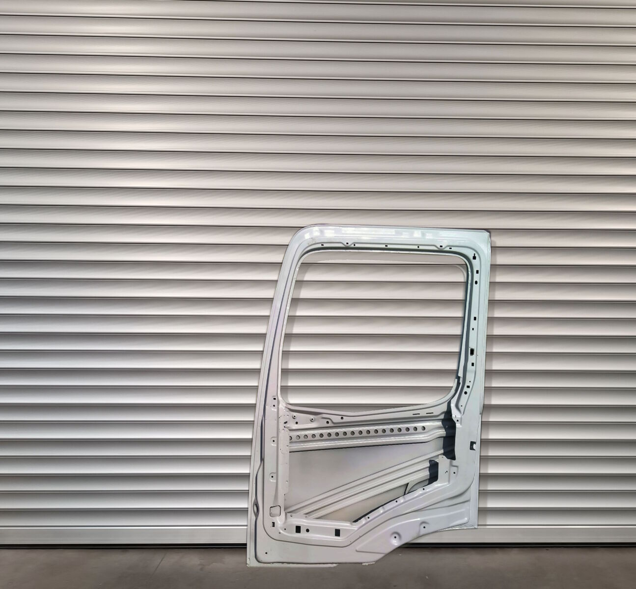 MERCEDES-BENZ RIGHT SIDE (RH) NAKED - BARE door MERCEDES-BENZ ACTROS AROCS ANTOS MP4 E6 truck