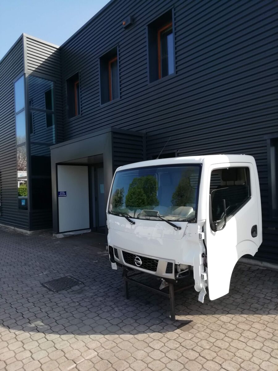 NISSAN NT400 truck