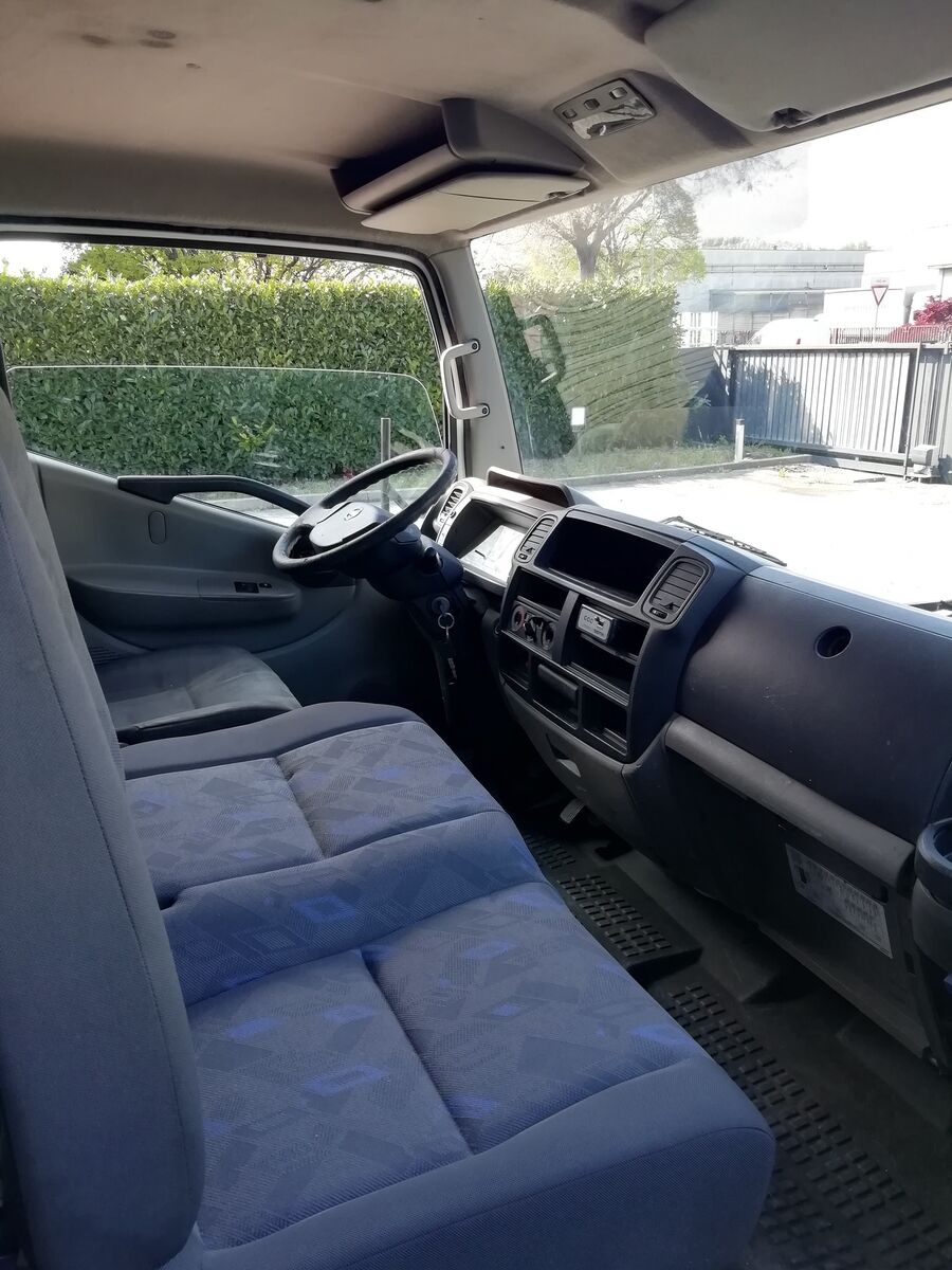 NISSAN NT400 truck
