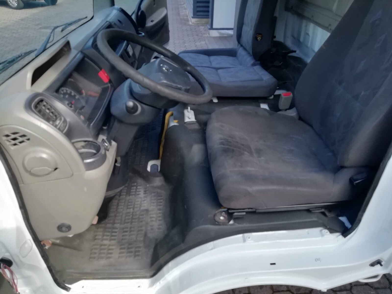 NISSAN NT400 truck