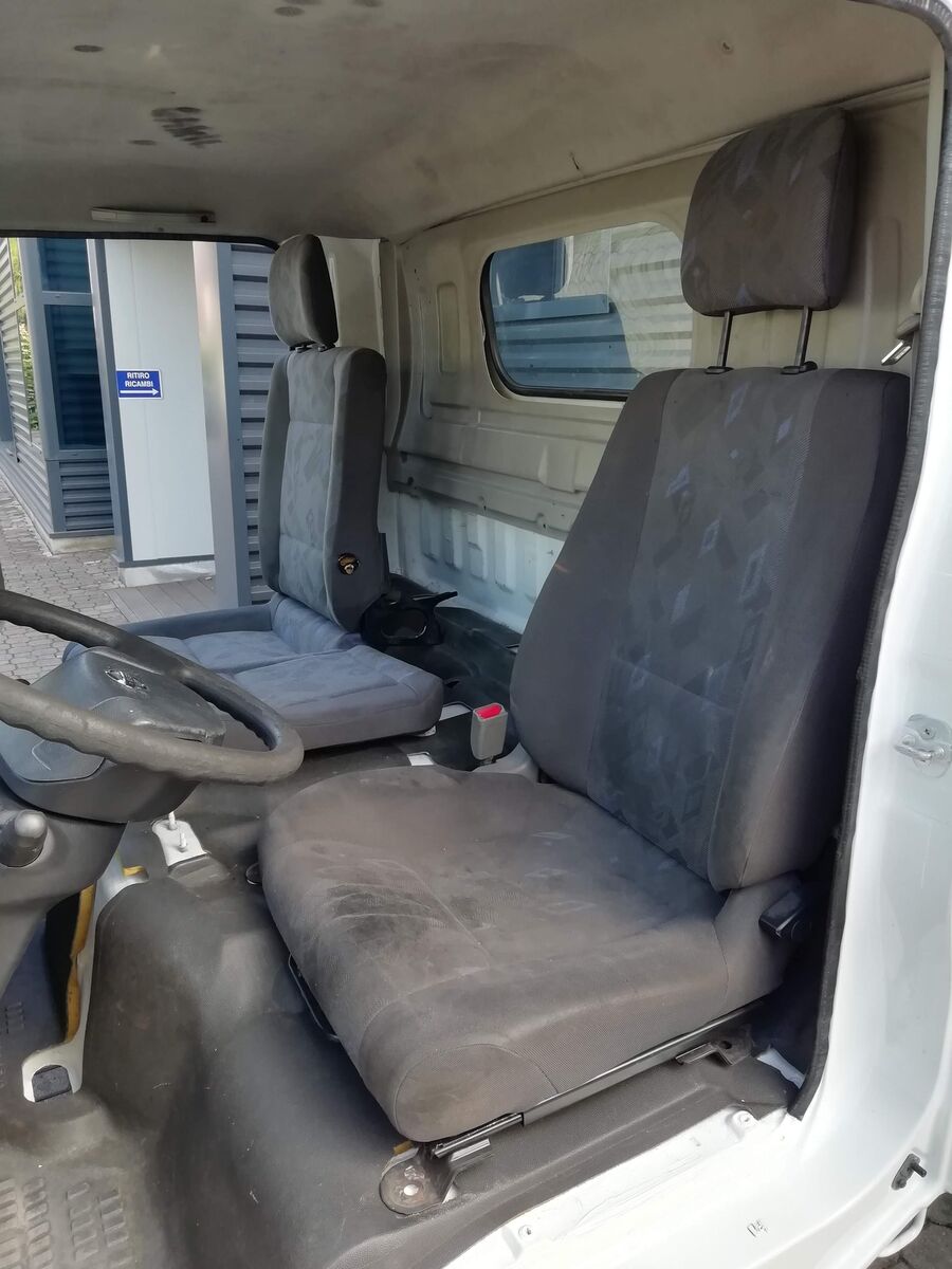 NISSAN NT400 truck