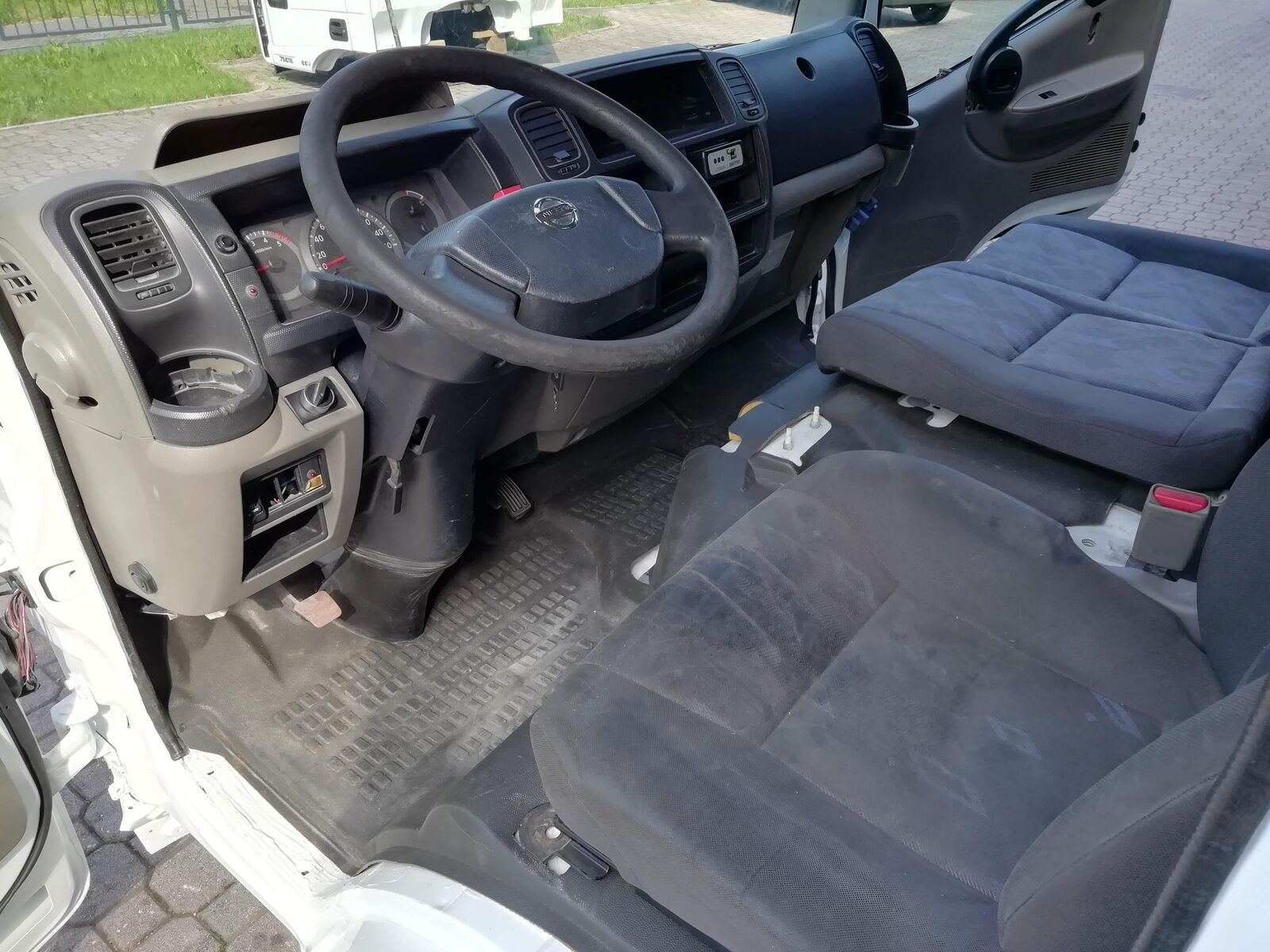 NISSAN NT400 truck