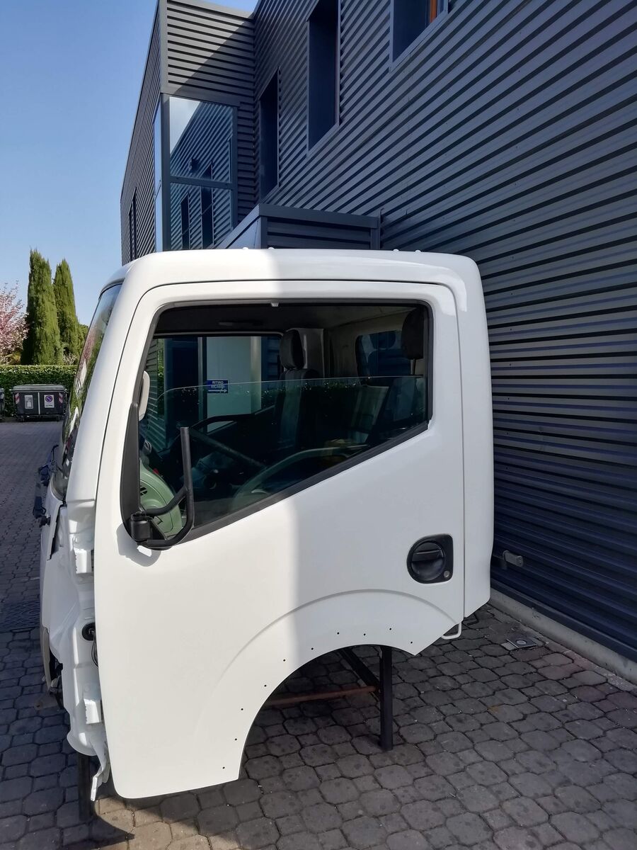 NISSAN NT400 truck