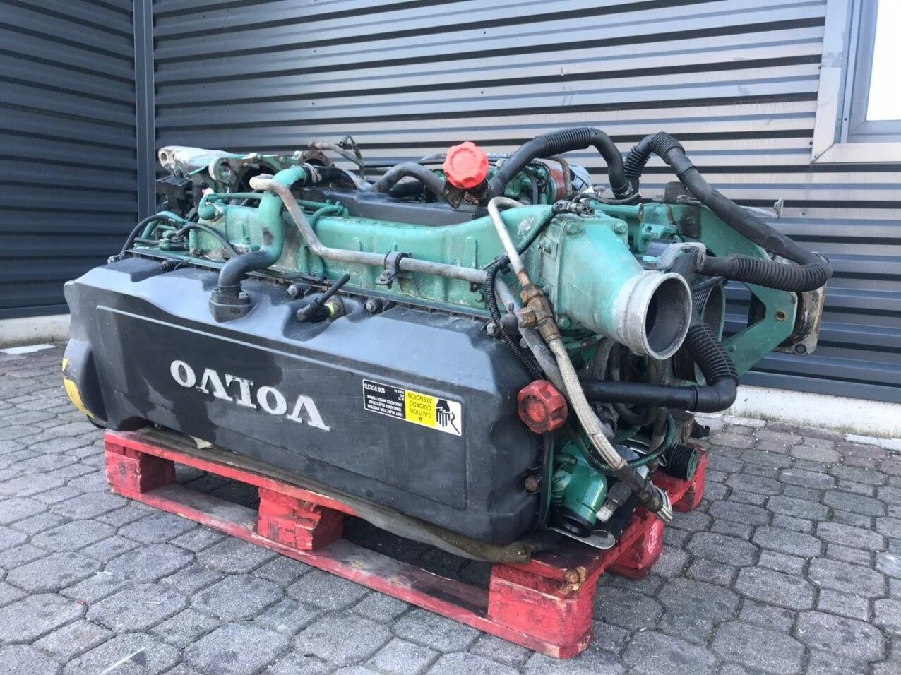 VOLVO D9A 300 hp EURO3 E3 engine VOLVO FM FL FE truck tractor