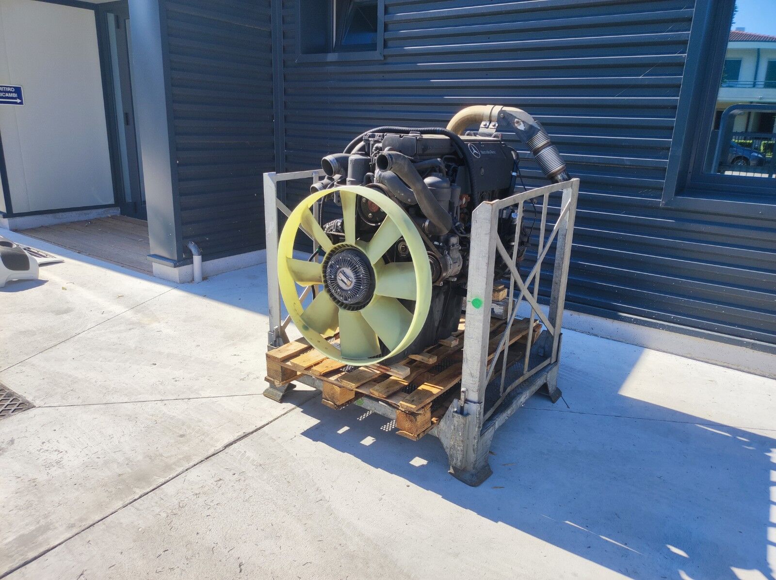 MERCEDES-BENZ OM906 LA 290 hp engine MERCEDES-BENZ Atego - Axor 1829 1929 2529 2629 truck
