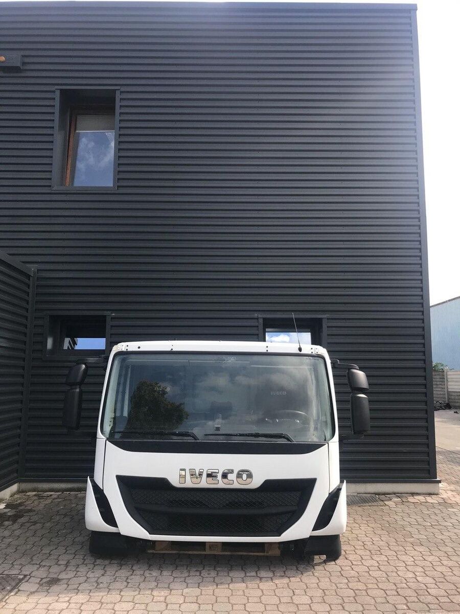 IVECO E6 TRAKKER HI-ROAD HI-STREET cabin IVECO EEV EURO 6 DAY CAB truck