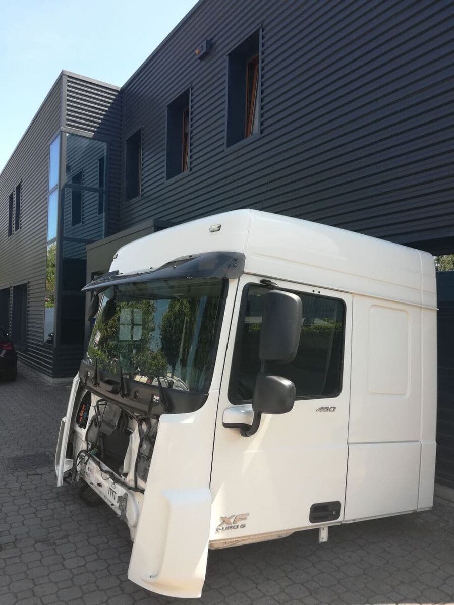 DAF XF106 E6 Space Cab 2012-> cabin DAF XF 106 Medium Roof truck tractor