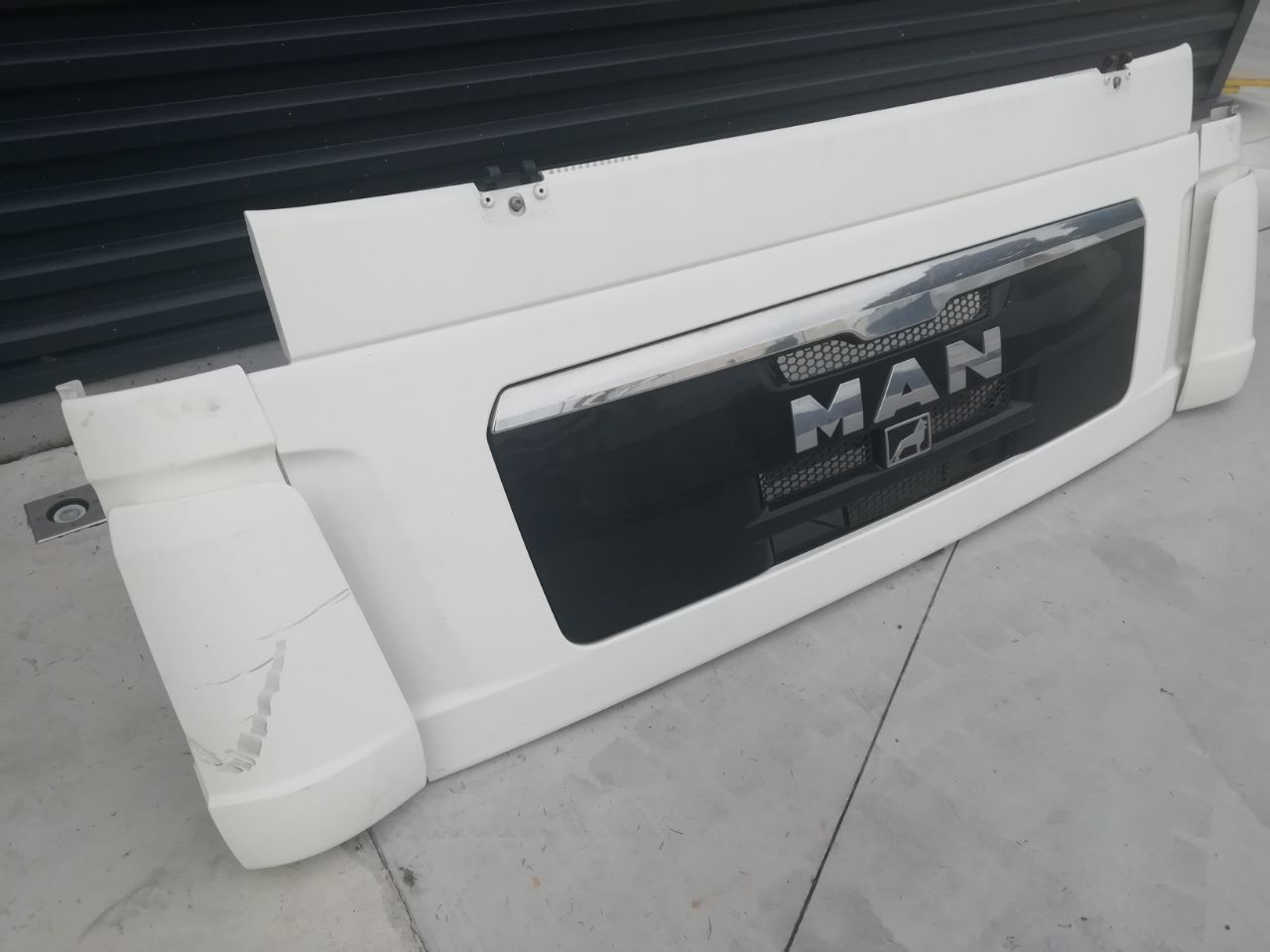 MAN TGL TGM TGS radiator grille MAN EURO 5 - E5 truck