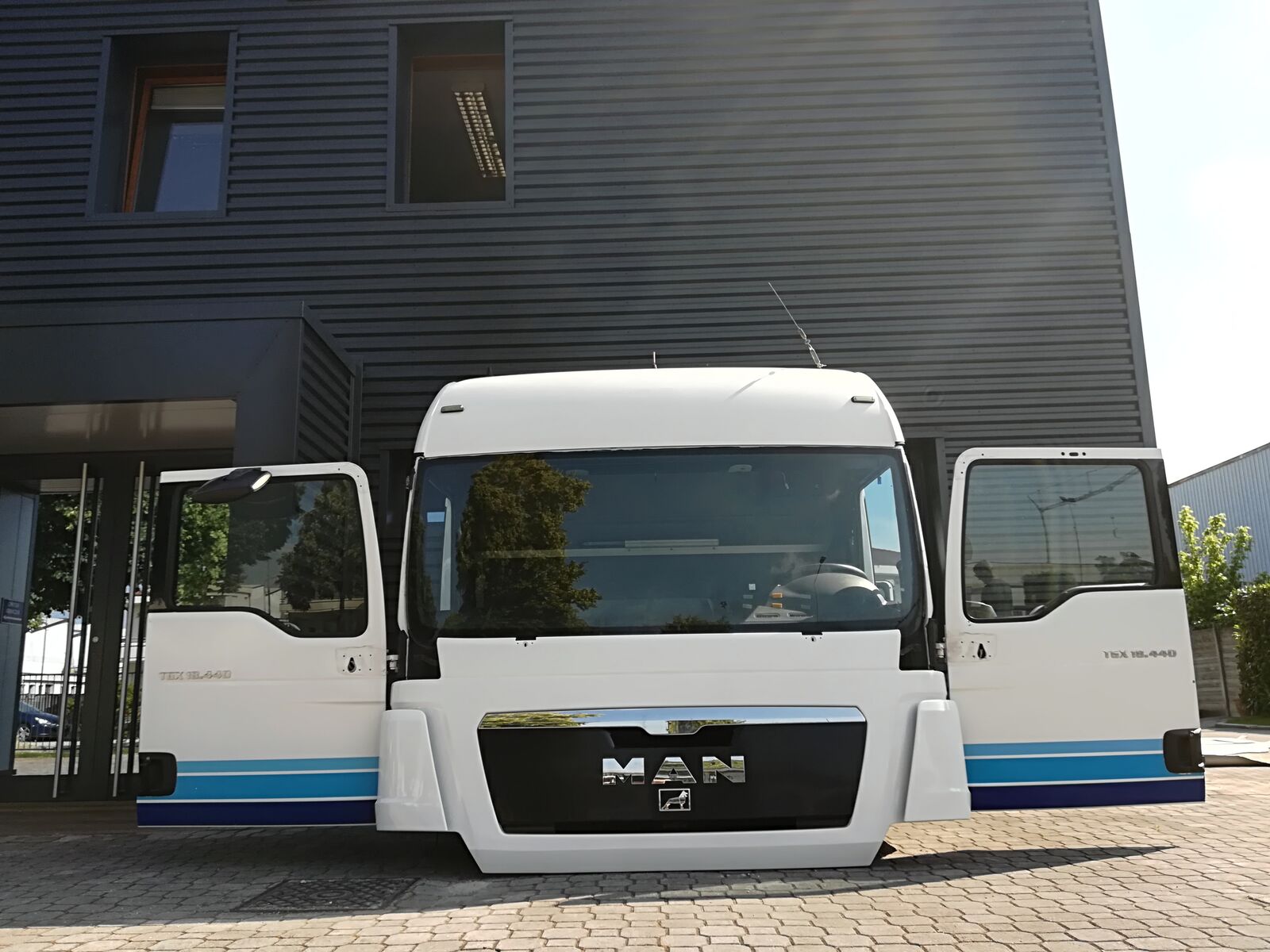 MAN TGX FAHRERHAUS E5 XLX KABINE cabin MAN EURO 5 SLEEPER, MEDIUM ROOF truck tractor