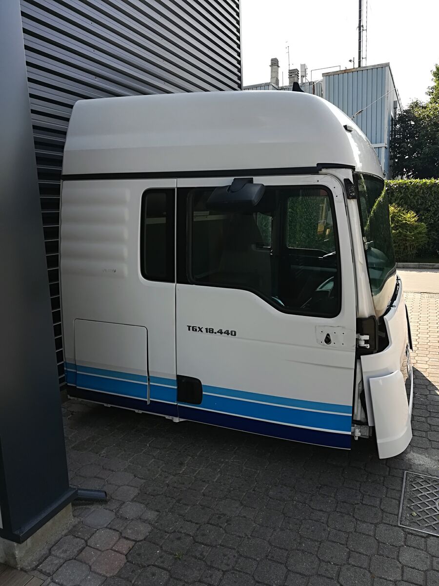 MAN TGX FAHRERHAUS E5 XLX KABINE cabin MAN EURO 5 SLEEPER, MEDIUM ROOF truck tractor