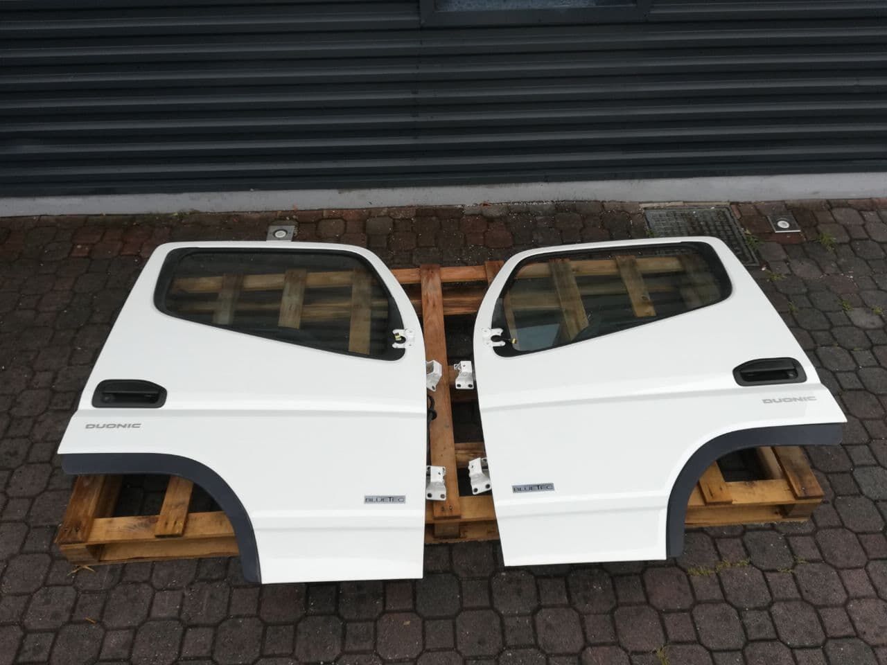 MITSUBISHI FUSO complete RH + LH door Mitsubishi Fuso CANTER commercial vehicle - light truck