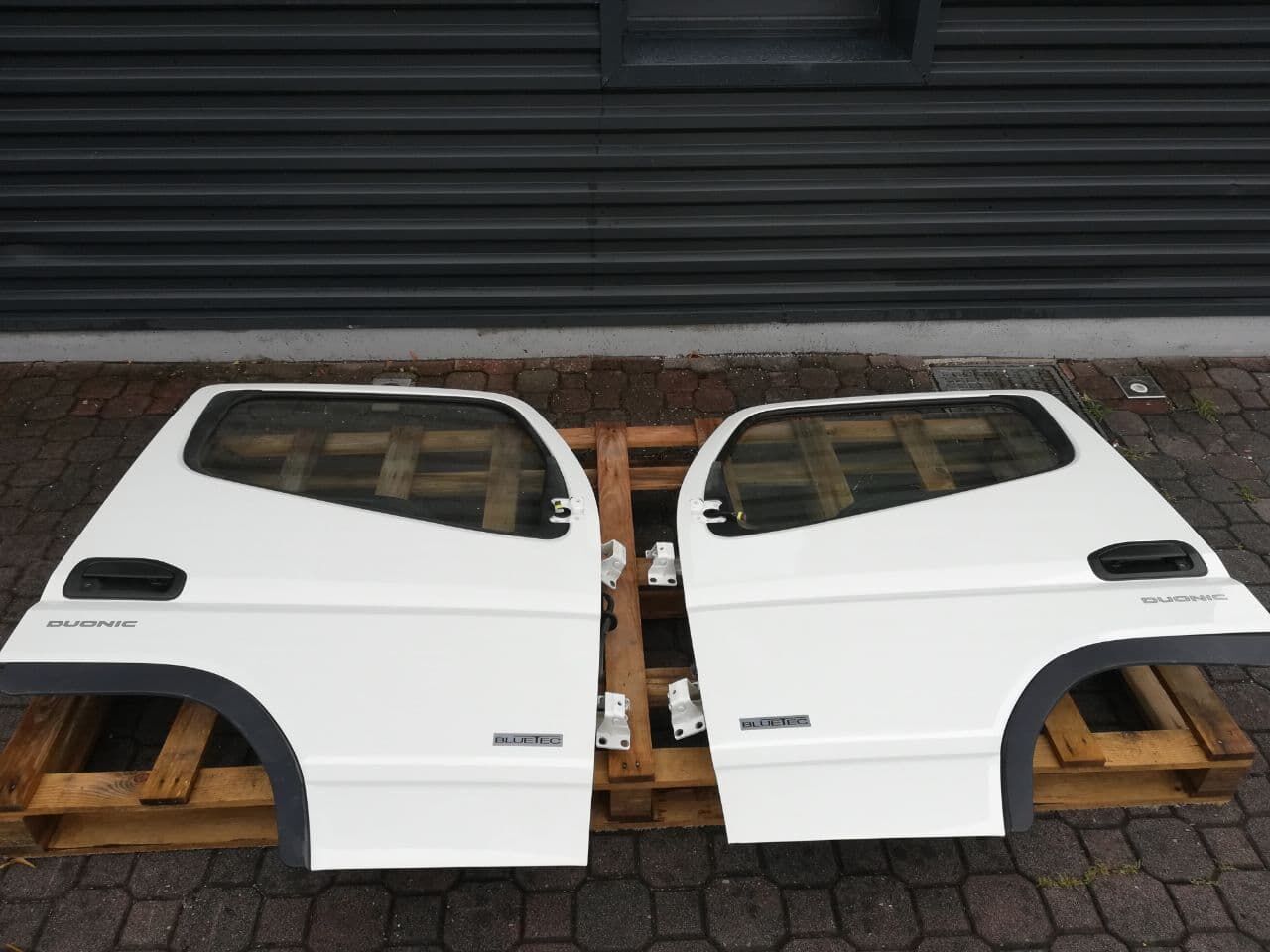 MITSUBISHI FUSO complete RH + LH door Mitsubishi Fuso CANTER commercial vehicle - light truck
