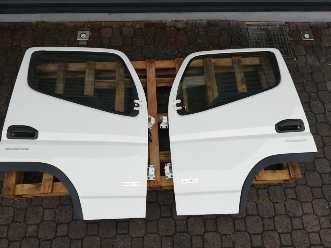 MITSUBISHI FUSO complete RH + LH door Mitsubishi Fuso CANTER commercial vehicle - light truck
