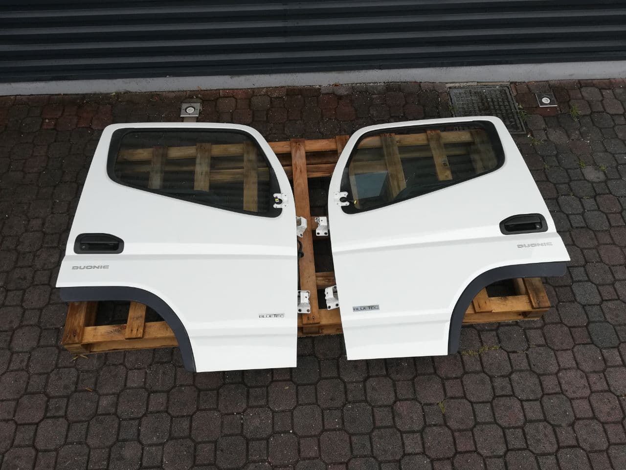 MITSUBISHI FUSO complete RH + LH door Mitsubishi Fuso CANTER commercial vehicle - light truck