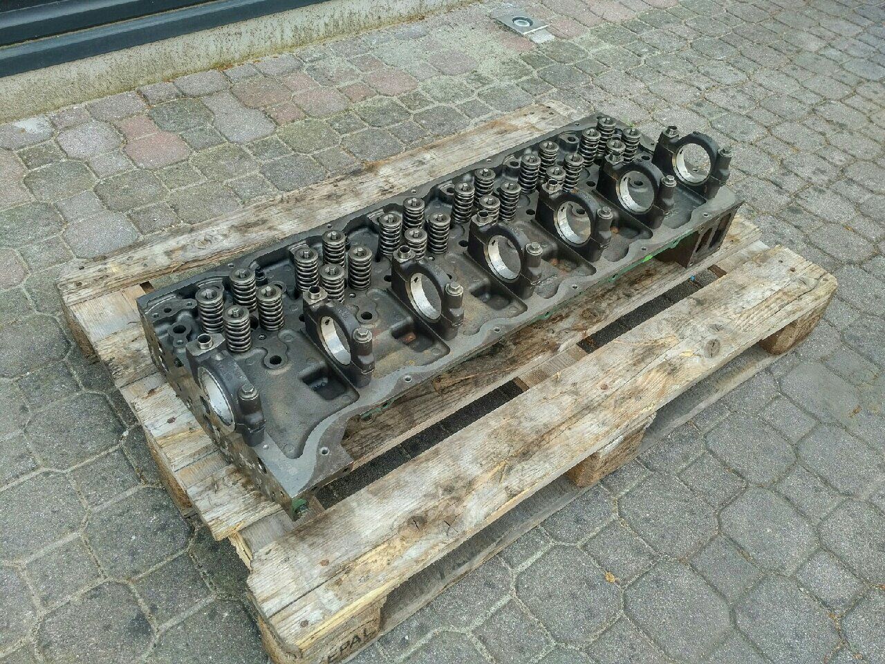 VOLVO D7E - FL / FE cylinder head VOLVO 220 240 280 300 320 hp truck