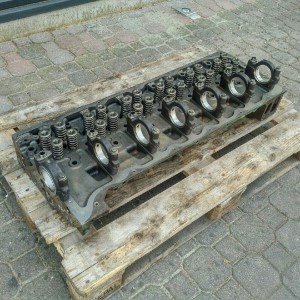 VOLVO D7E - FL / FE cylinder head VOLVO 220 240 280 300 320 hp truck