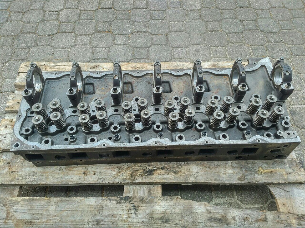 VOLVO D9A FM cylinder head VOLVO 260 300 340 380 hp truck
